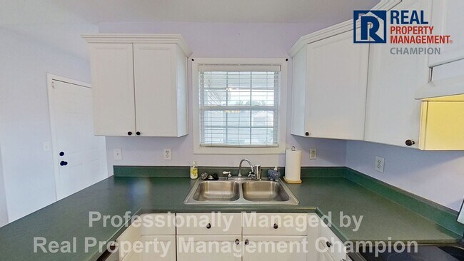 Building Photo - 3 BD/2 BA Open Plan with Vaulted Ceiling in Ogden