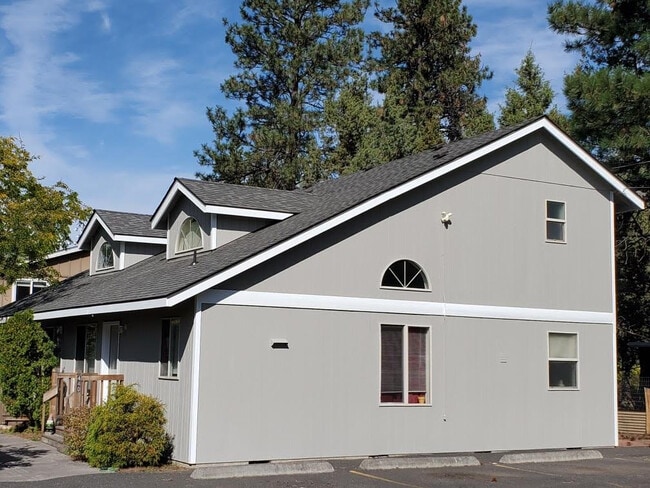 Building Photo - 440 -442 SE McKinley Ave