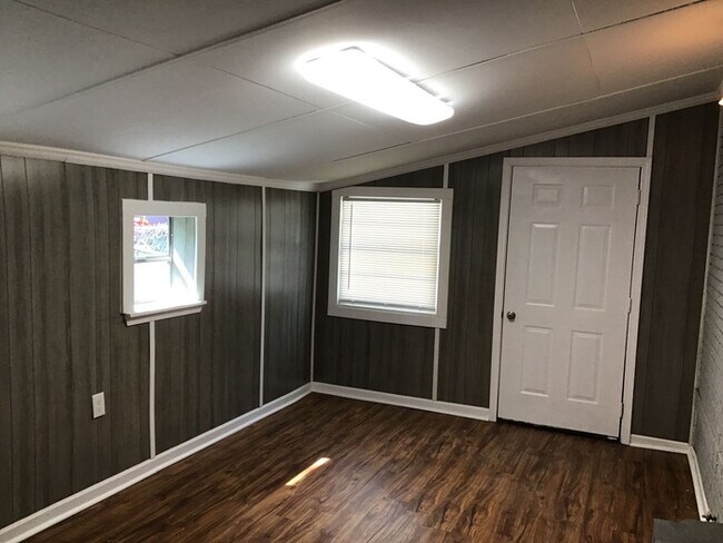 Building Photo - 2904 Doyle Ave