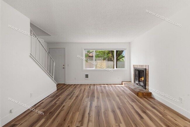 Building Photo - 1153-1155-1155 NE 120th Ave