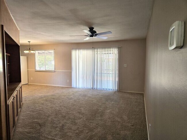 Building Photo - 4330 W Royal Palm Rd