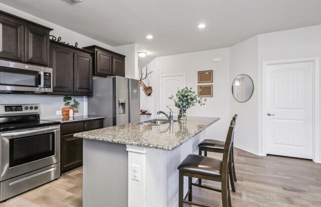Foto del edificio - 1831 Creekwood Dr