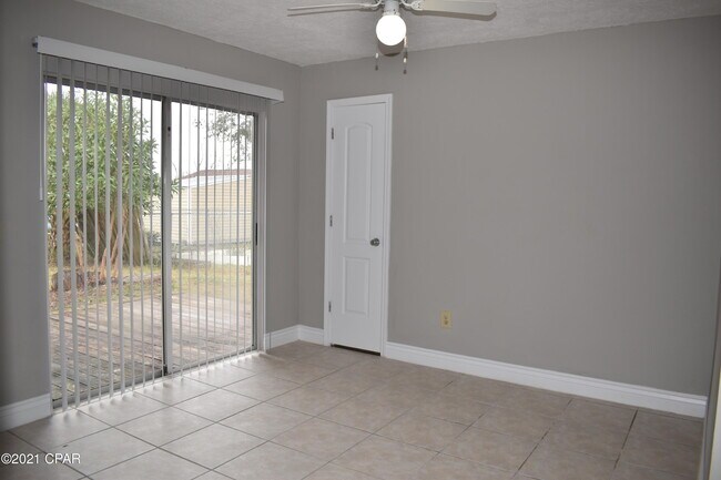 Foto del edificio - 2538 Johnson Dr