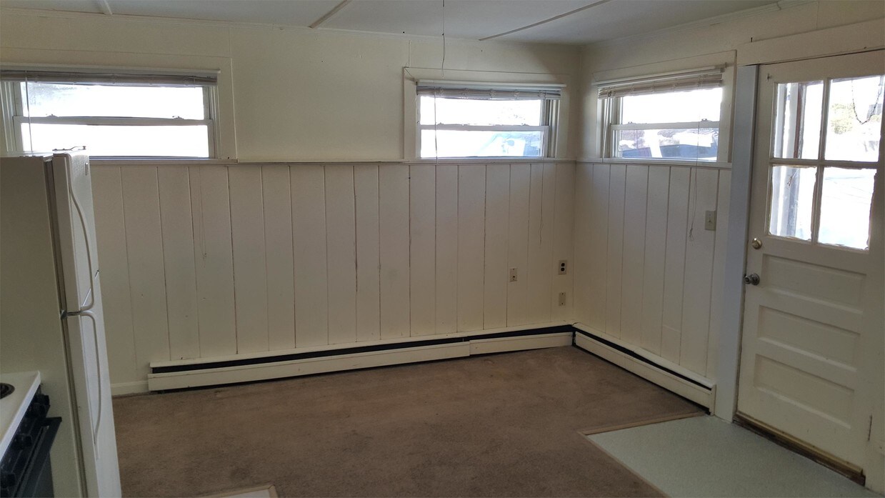 Building Photo - 21 River Rd