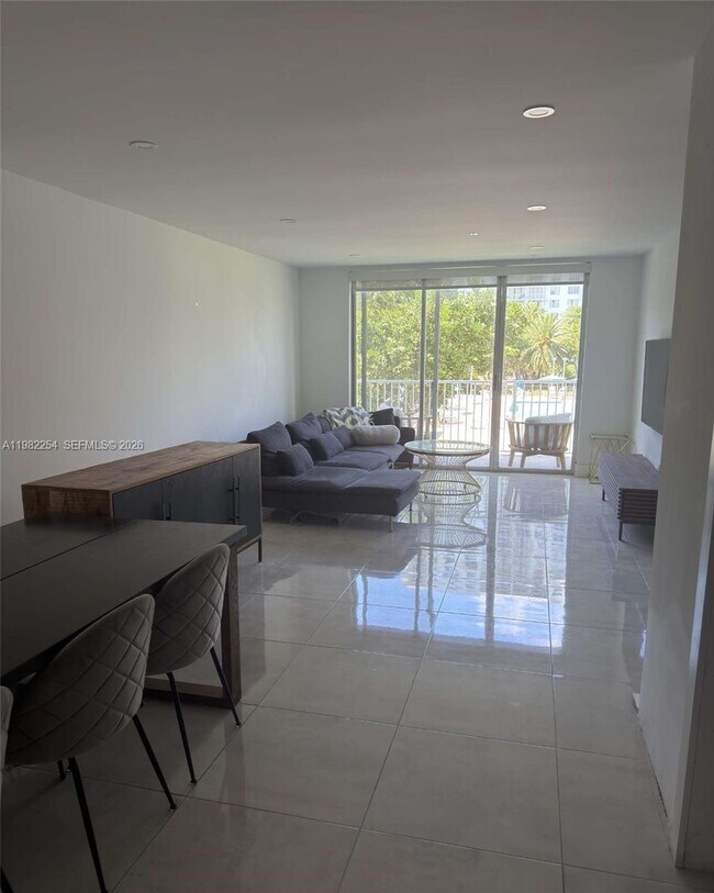 Foto del edificio - 2851 NE 183rd St