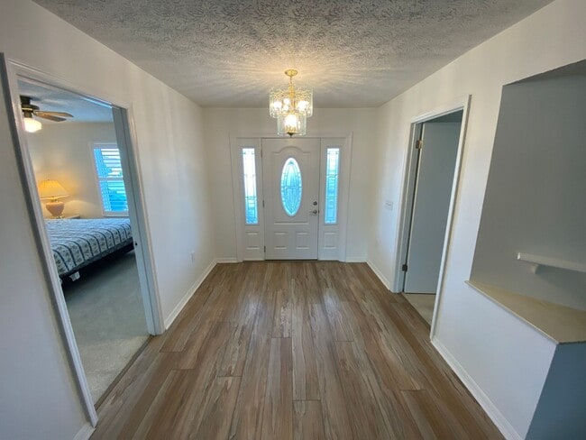 Building Photo - Welcome home to this bright, beautifully maintained 2-bedroom, 2-bath Stonecrest home, offered mo...