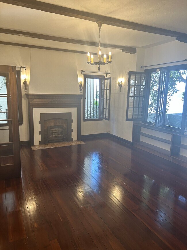 Foto del edificio - 339 N Sycamore Ave