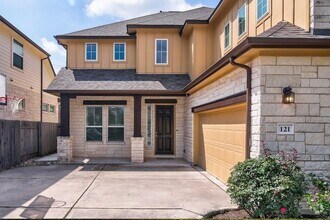 Building Photo - 121 Alondra Way