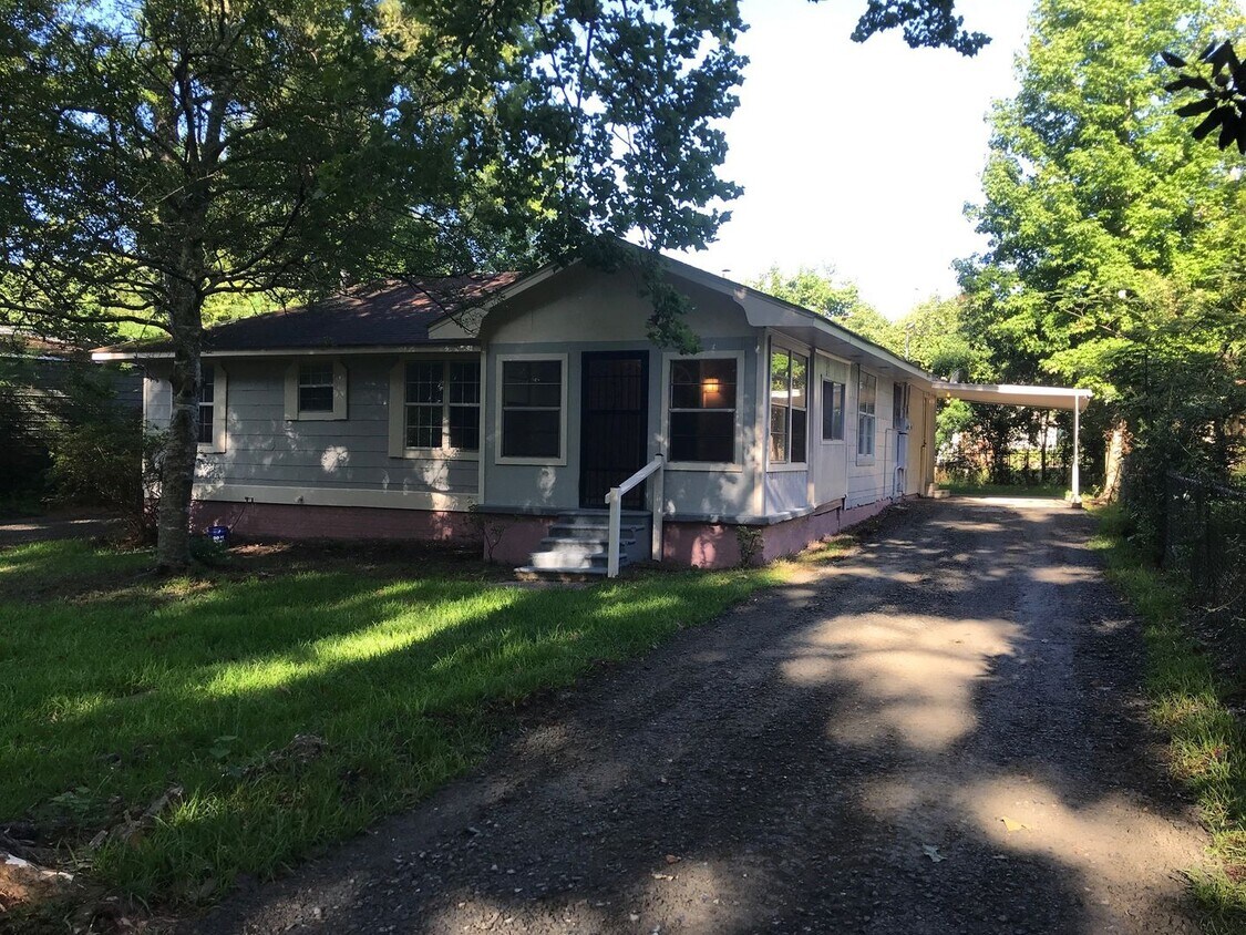 Primary Photo - 2 Bedroom 1 Bath with Large Rooms