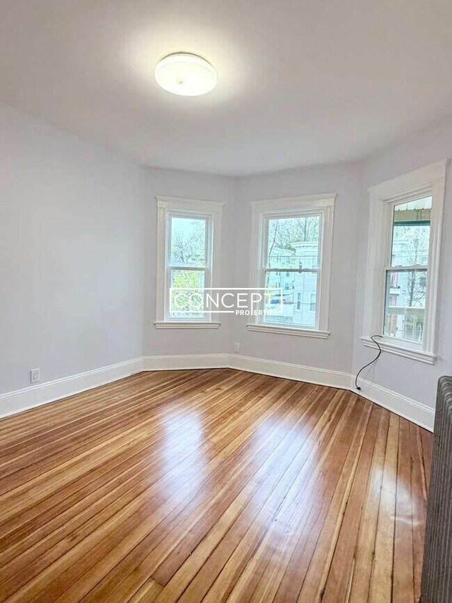 Foto del edificio - 23 Deering Rd