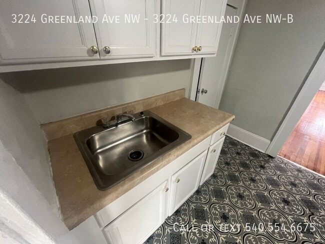 Building Photo - 3224 Greenland Ave NW