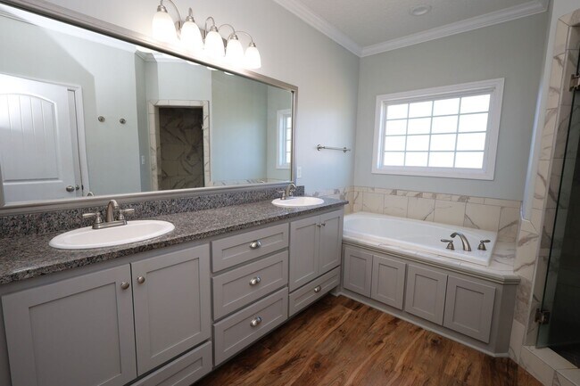 Foto del edificio - 3923 Valiant Ct