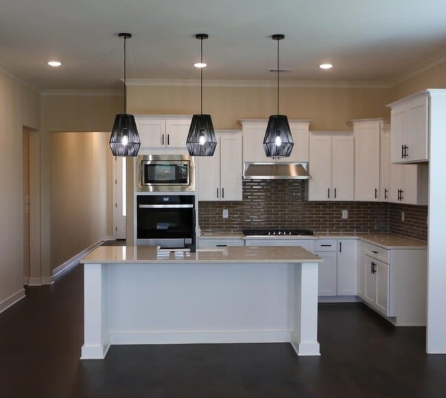 Building Photo - 5698 Ardsley Dr E