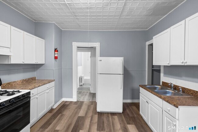 Foto del edificio - 16 Plaza Ave