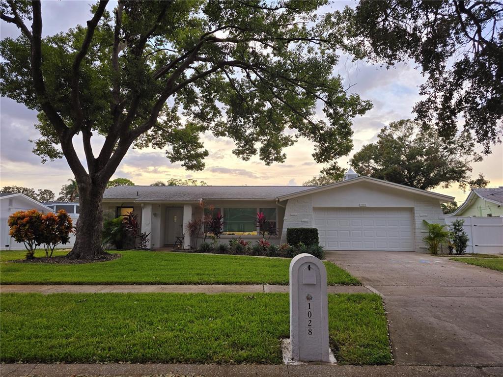 Primary Photo - 1028 Chinaberry Rd