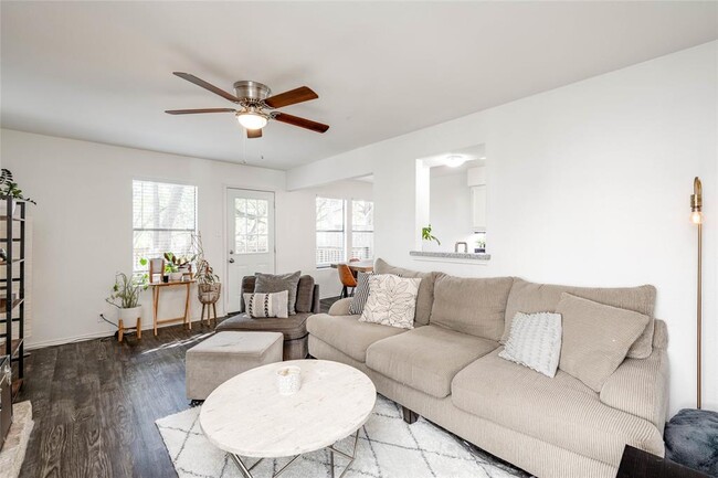 Building Photo - 3503 Larchmont Cove