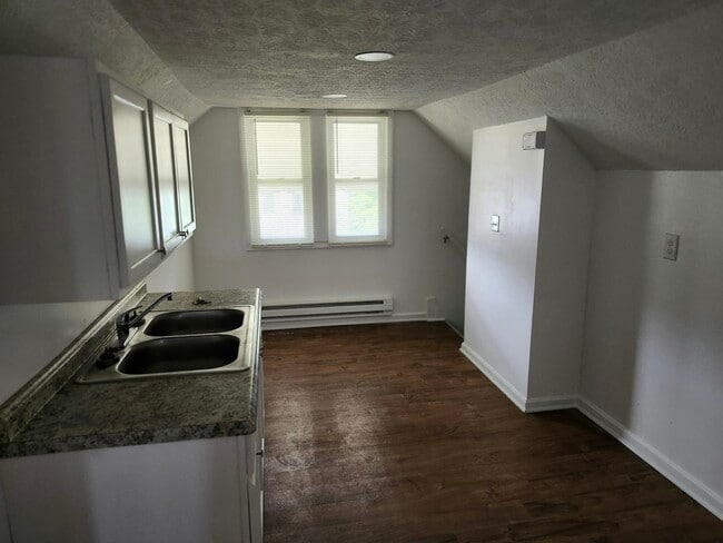 Foto del edificio - 1870 Haldane Rd