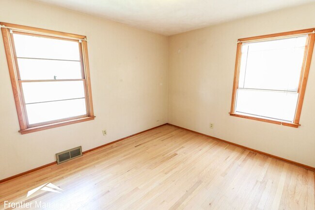 Building Photo - 1026 Ratone St
