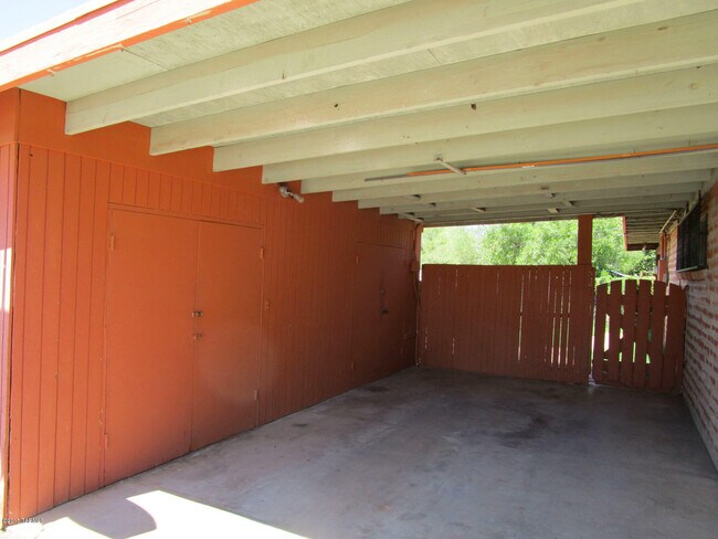 Building Photo - 6941 E Luana Dr