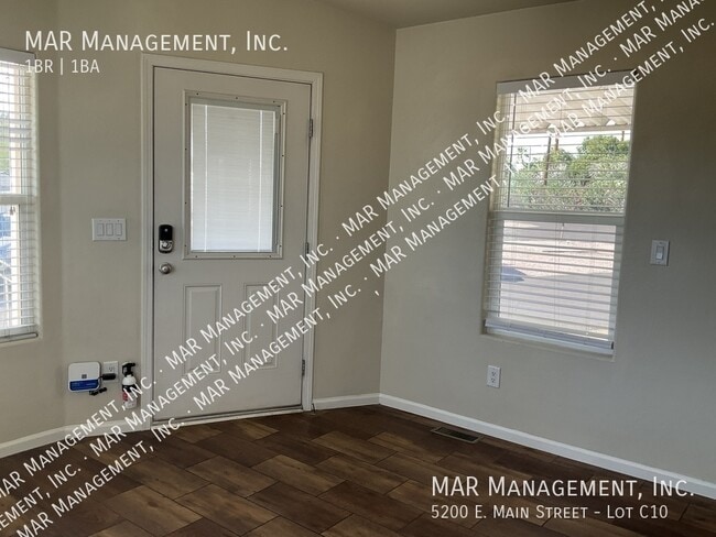 Foto del edificio - 5200 E Main St