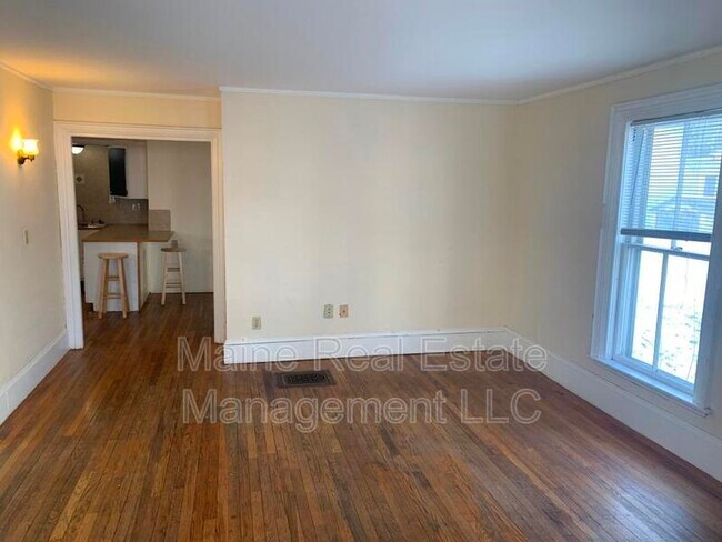 Building Photo - 106 Grove St