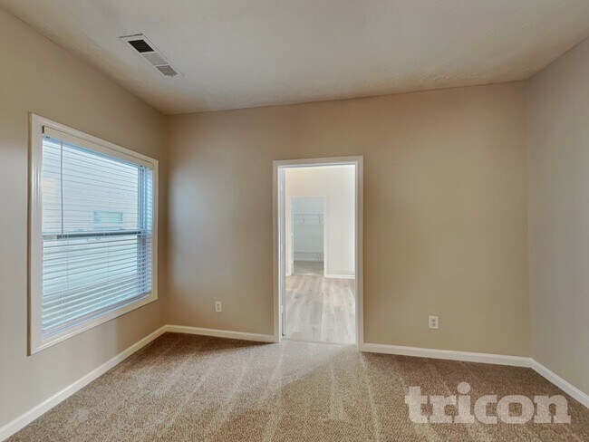 Foto del edificio - 2350 Dalton Park