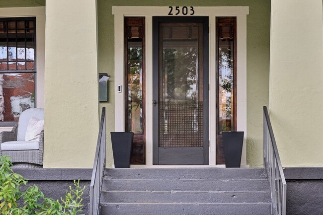 Building Photo - Beautiful Historic 4BR/3BA Gem | Hillsboro...