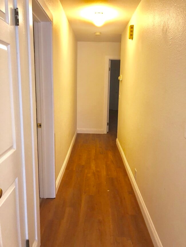 Building Photo - Downtown 4-plex