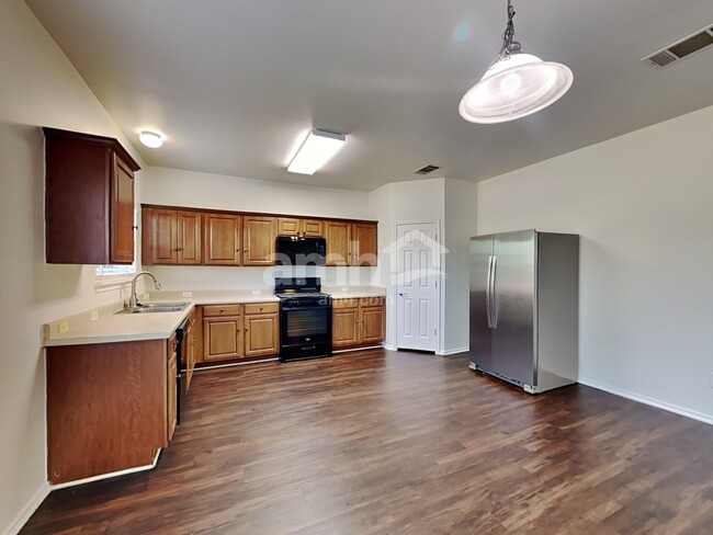 Building Photo - 256 Poplarwood Dr