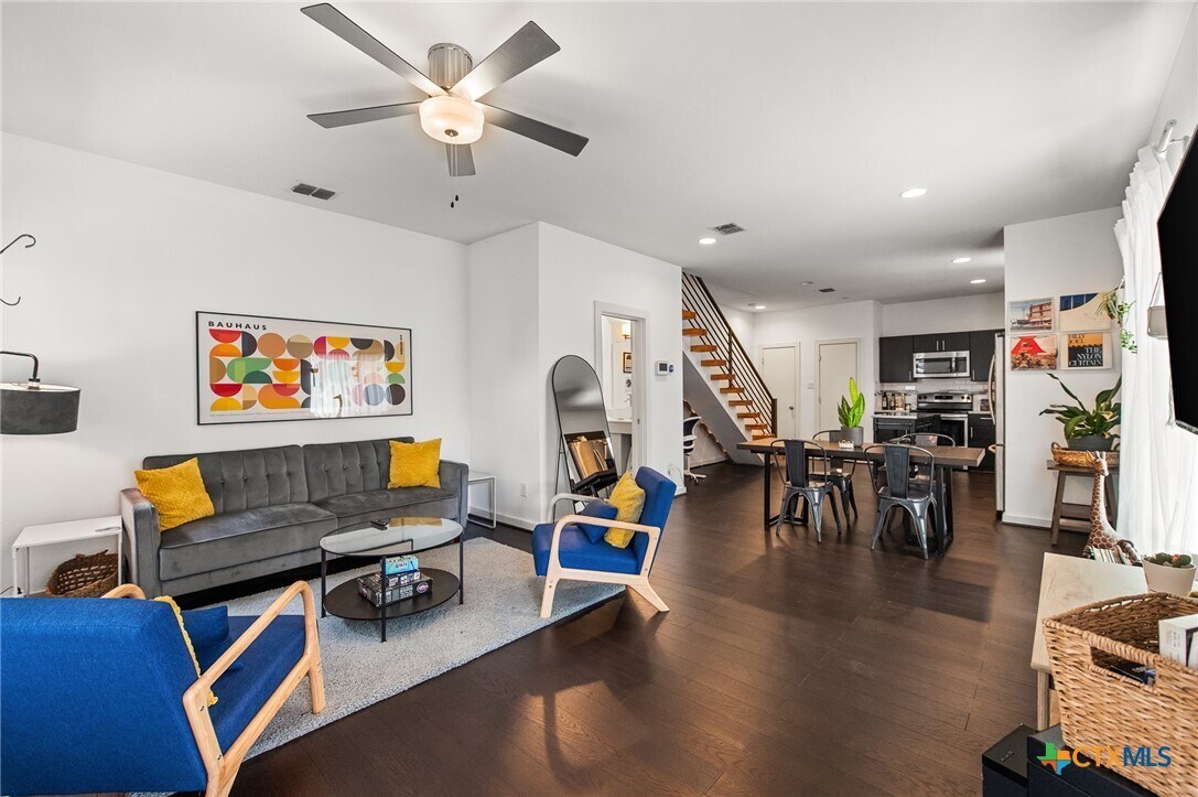 Foto principal - 704 N Cherry St