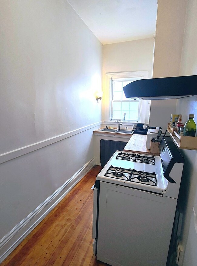 Building Photo - 123 Elmwood Ave