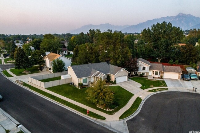 Foto del edificio - Great 4 Bd 3 Bath Home in Sandy