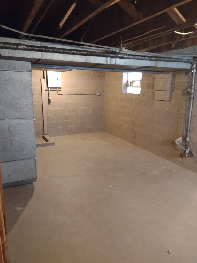 Building Photo - 441 Kenwood Dr