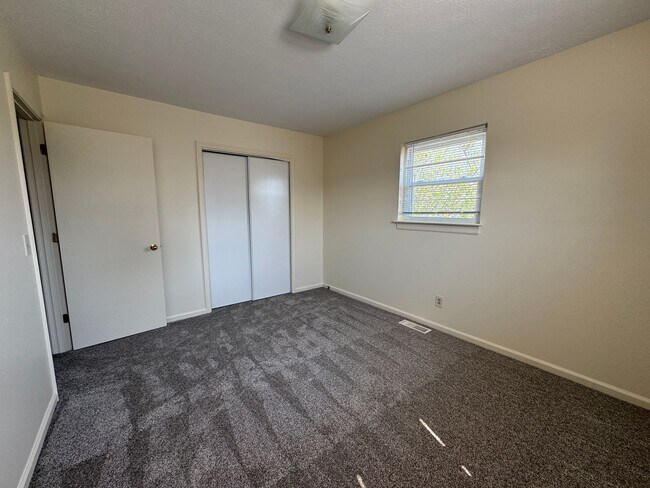 Foto del edificio - Renovated 2 bedroom Duplex!