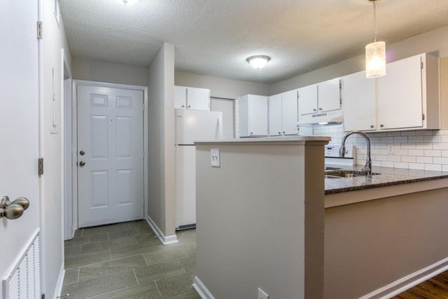Building Photo - 1586 Eagles Place K101
