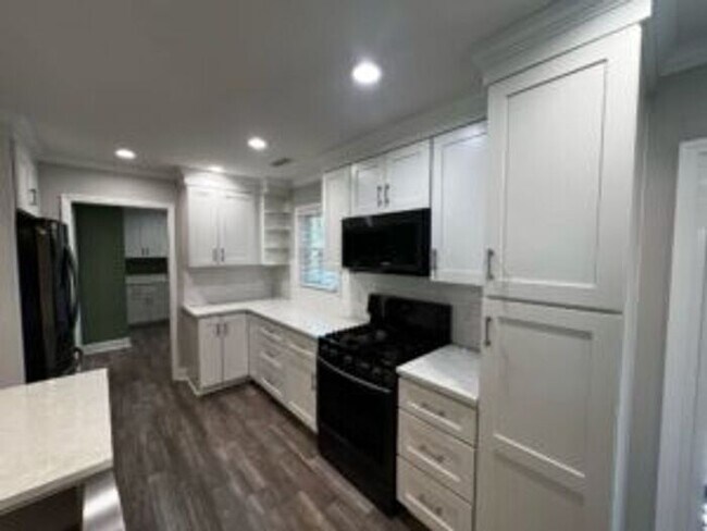 Building Photo - 1343 Hermitage Ave