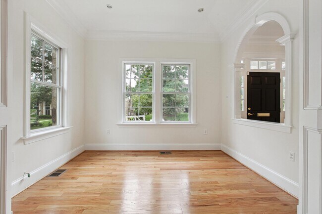 Building Photo - 4009 Van Ness St NW