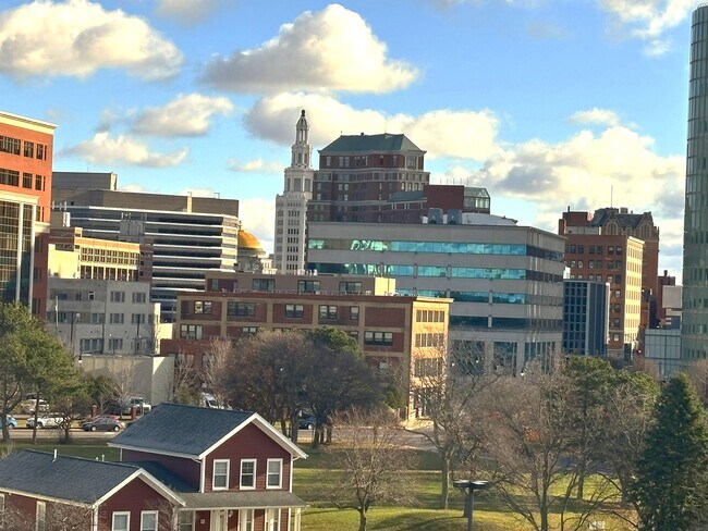 vista del centro - Pine Harbor Apartments