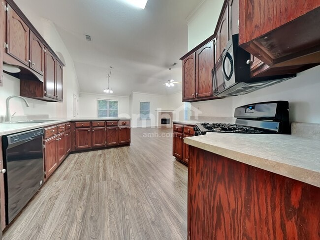 Building Photo - 6145 Sandbourne E