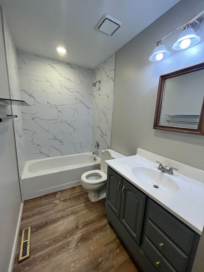 Building Photo - Millard 3 Bedroom