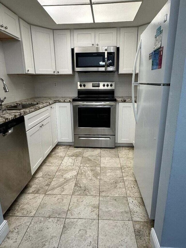 Building Photo - 10290 N Military Trl