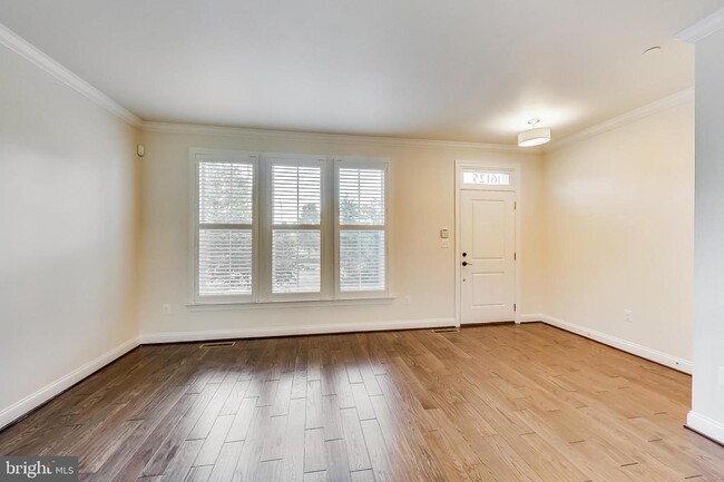 Building Photo - 16125 Redland Rd