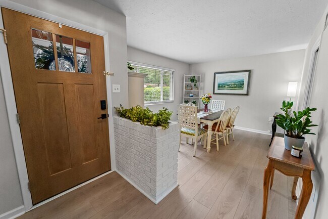 Foto del edificio - Charming 3-Bedroom Home on Savannah’s Southside with Covered Patio and Large Backyard