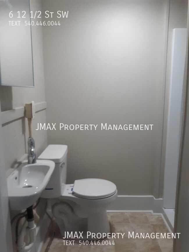 Building Photo - This property has a no security deposit op...