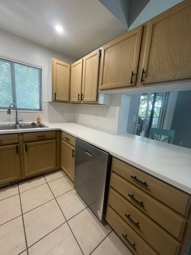 Kitchen - 4613 Porter Ave