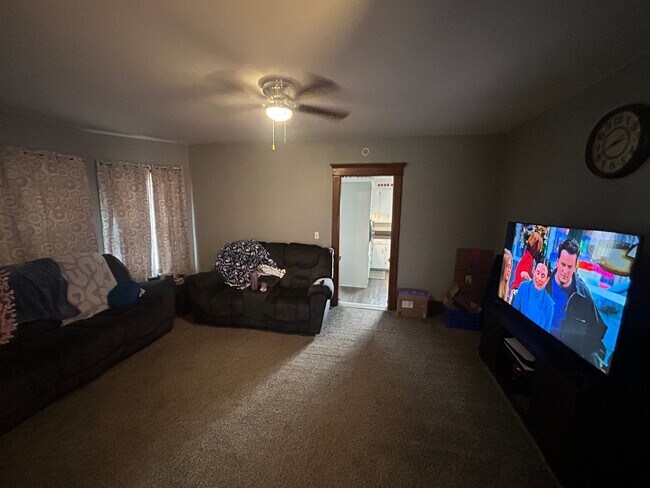 Foto del edificio - 121 S Main St