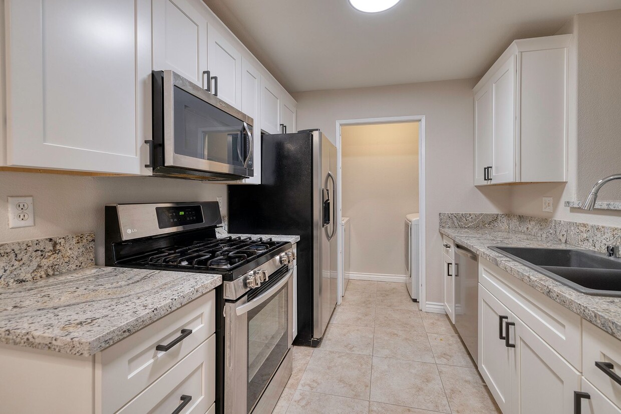 Primary Photo - 1 BEDROOM CONDO FLAMINGO/BUFFALO - BRAND N...