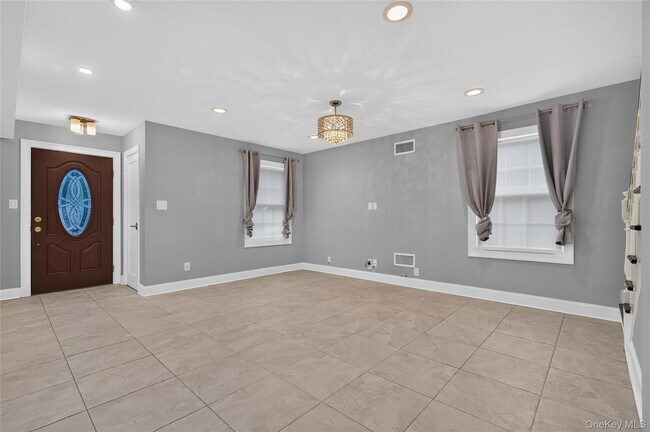 Building Photo - 175 Wardwell Rd