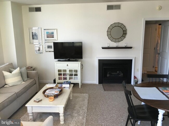 Photo - 851 N Glebe Rd Apartment