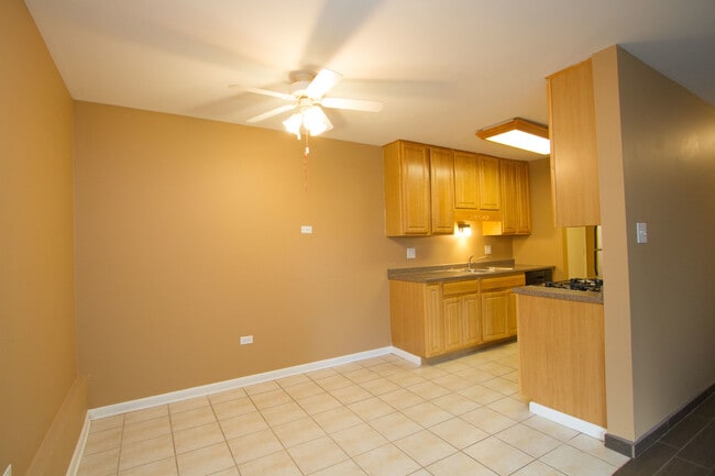 Building Photo - 655 Deepwoods Dr